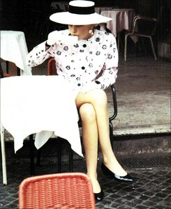 Vogue Italia March 1989 062.jpg