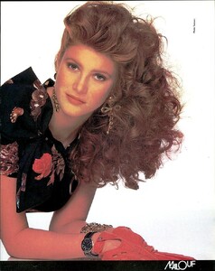 VogueItaliaMarch19892139.thumb.jpg.a6bdfdbcc132434ee9bd531c619f660b.jpg