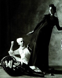 VogueItaliaMarch19892234.thumb.jpg.0667badc7d3e32a98738773a942f15a0.jpg