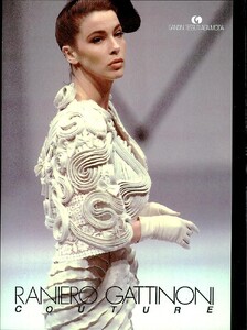 VogueItaliaMarch1989272.thumb.jpg.e541dbe09218f3bae3a9503f2c903e97.jpg