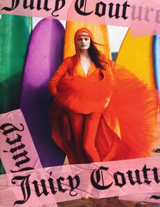 Walker_Juicy_Couture_Eau_de_Couture_2009_06.thumb.jpeg.dfbf94a463473d40c34740ba65f26240.jpeg