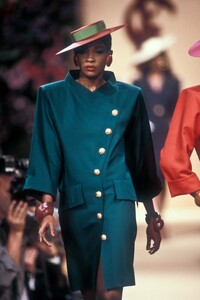 Yves Saint Laurent 1989 Haute Couture 48.jpg