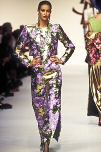 YvesSaintLaurent1993WomenRTW159.thumb.jpg.b4bc2689f35cbb1e75afc4f7361c2f8d.jpg