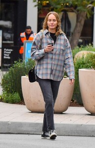 amber-valletta-in-casual-outfit-in-studio-city-02-26-2024-3.jpg