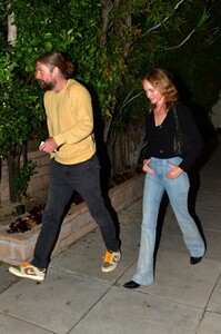 amber-valletta-makeup-free-in-beverly-hills-04-17-2024-4.jpg