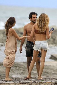 beach-chic-gisele-bundchen-s-timeless-costa-rican-style-07-01-2024-8.jpg