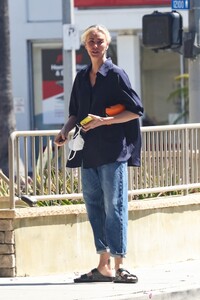 charlize-theron-check-out-some-property-in-studio-city-05-10-2024-6.jpg