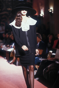 fatinebaryanecl8939.thumb.jpg.08779ee938aa548f5fae566a2ce71406.jpg