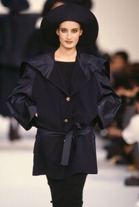 florenceventuriat878.thumb.jpg.2617bbd205b6c4a19f967d3181a0b271.jpg