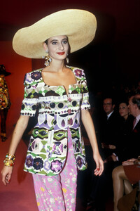 florenceventuricl9143.thumb.jpg.cc7af528a693cc0d1a3f7744ccafc1f3.jpg