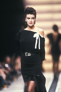 francescaambrosettive8728.thumb.jpg.107ca8542e61fdc7e4bfe884d6ac38bd.jpg