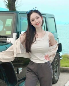 hedy_hoiyi_442509658_246038078567898_7083968486139709186_n.jpg