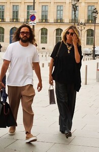 heidi-klum-and-tom-kaulitz-arriving-at-their-hotel-in-paris-06-29-2024-2.jpg