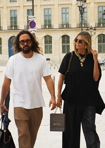 heidi-klum-and-tom-kaulitz-arriving-at-their-hotel-in-paris-06-29-2024-3.jpg