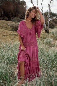 images.urbndata-9.thumb.jpg.17d853725ffba16d214c7e9077fec29f.jpg