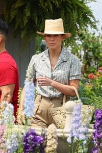 j.lo-s-hamptons-chic-a-fourth-of-july-fashion-statement-2.jpg