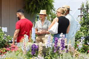 j.lo-s-hamptons-chic-a-fourth-of-july-fashion-statement-3.jpg
