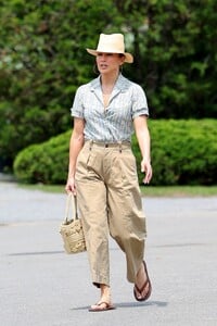 j.lo-s-hamptons-chic-a-fourth-of-july-fashion-statement-6.jpg