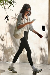 kaia-gerber-in-leggings-in-los-angeles-07-23-2024-5.jpg