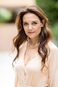 katie-holmes-filming-italy-2024-red-carpet-santa-margherita-di-pula-06-23-2024-3.thumb.jpg.367ab64e1a12330aa992ca34880033b5.jpg