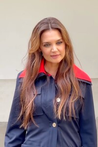 katie-holmes-outside-patou-show-at-paris-fashion-week-06-27-2024-0.jpg