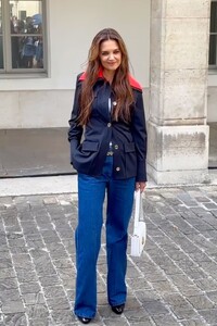 katie-holmes-outside-patou-show-at-paris-fashion-week-06-27-2024-3.jpg