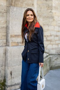 katie-holmes-outside-patou-show-at-paris-fashion-week-06-27-2024-4.jpg