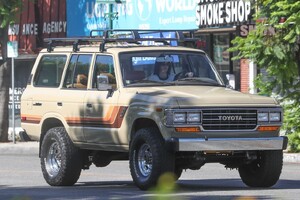 kendall-jenner-cruise-inside-of-her-vintage-toyota-land-cruiser-suv-through-the-streets-of-la-07-28-2024-5.jpg