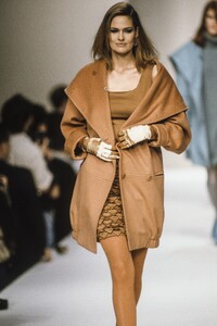 leslie-annwoodwarddh9132.thumb.jpg.3950cb3eaabfd6d0b33324809bfaaadf.jpg