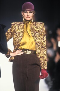 leslie-annwoodwardeu9221.thumb.jpg.4b533e6936ecbc6d7da045ac53227fd7.jpg