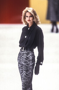 leslie-annwoodwardlb9220-.thumb.jpg.81472514ba4dc161f2053916f3651f11.jpg