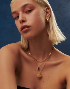 lucy-williams-square-onyx-gemstone-necklace-18ct-gold-plated-vermeilblack-onyx-necklaces-missoma-367988.thumb.webp.dd49bfa7e2352fa970d7eb40ec4202bd.webp