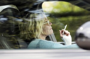 melanie-griffith-navigating-la-traffic-05-20-2024-2.jpg