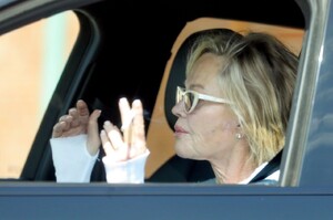 melanie-griffith-navigating-la-traffic-05-20-2024-3.jpg