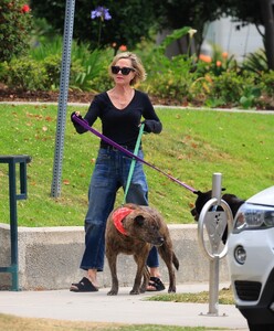 melanie-griffith-out-in-a-park-in-beverly-hills-06-18-2024-1.jpg