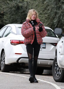 melanie-griffith-out-in-beverly-hills-01-09-2024-5.jpg