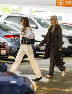 miley-cyrus-and-mom-tish-04-25-2024-4.jpg