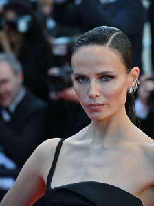 natasha-poly-at-emilia-perez-red-carpet-at-cannes-film-festival-05-18-2024-8.jpg