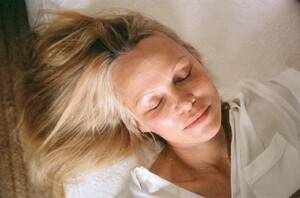 pamela-anderson-sonsie-skin-campaign-2024-6.jpg