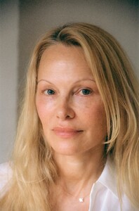 pamela-anderson-sonsie-skin-campaign-2024-7.jpg