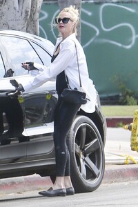 paris-jackson-melanie-griffith-jamie-alexander-and-amber-valletta-at-fika-fika-cafe-creamery-in-west-hollywood-07-14-2024-4.jpg