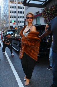 rihanna-dazzles-in-nyc-with-chic-curly-hair-and-bold-fashion-statement-3.jpg