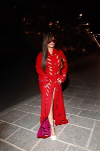 rihanna-in-red-heading-to-dine-at-the-royal-monceau-s-italian-eatery-in-paris-06-20-2024-7.jpg
