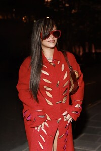 rihanna-in-red-heading-to-dine-at-the-royal-monceau-s-italian-eatery-in-paris-06-20-2024-8.jpg