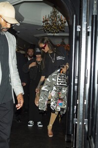 rihanna-s-effortlessly-chic-parisian-night-out-a-masterclass-in-casual-elegance-1.jpg