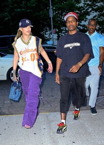rihanna-s-nyc-street-style-where-hip-hop-meets-high-fashion-0.jpg