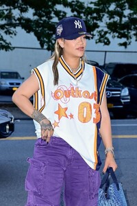 rihanna-s-nyc-street-style-where-hip-hop-meets-high-fashion-3.jpg