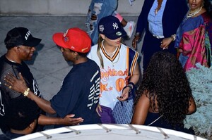 rihanna-s-nyc-street-style-where-hip-hop-meets-high-fashion-7.jpg
