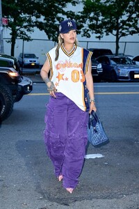 rihanna-s-nyc-street-style-where-hip-hop-meets-high-fashion-8.jpg