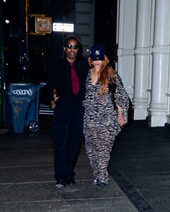 rihanna-s-wild-side-mastering-the-art-of-statement-streetwear-2.jpg